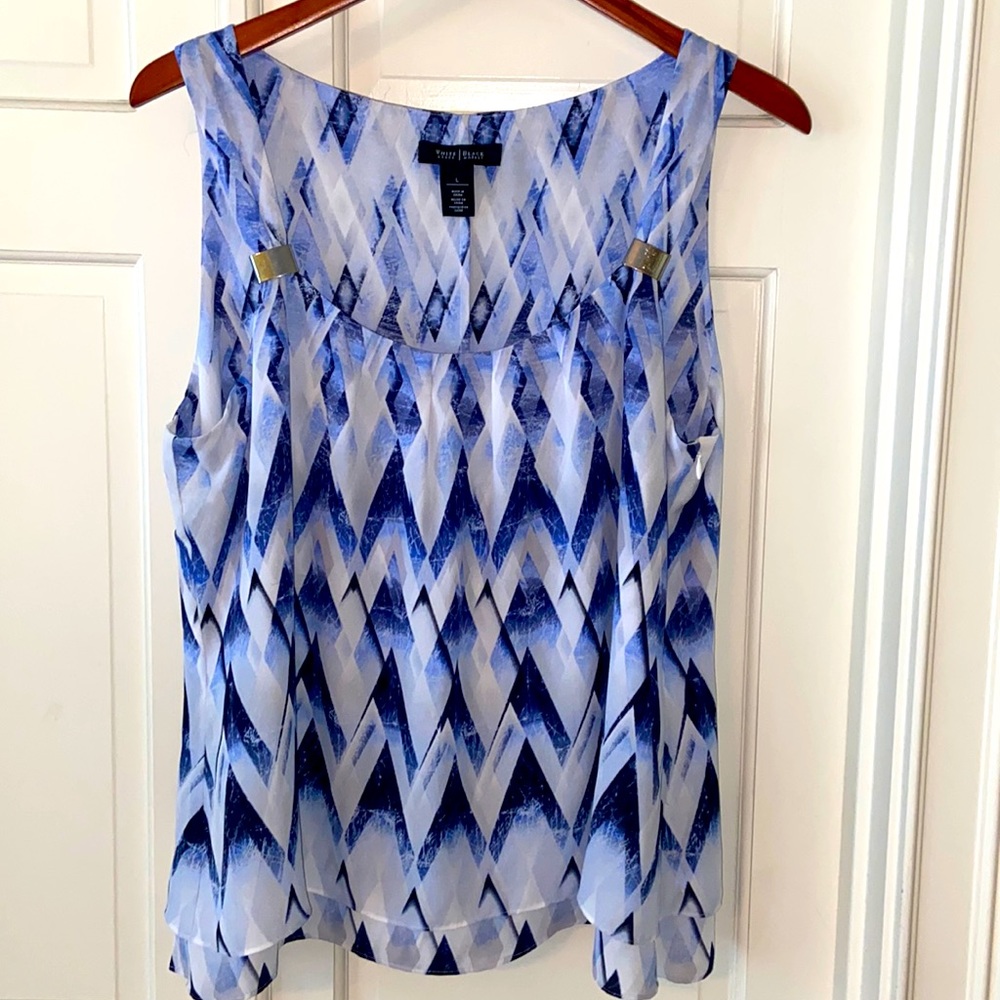 White House Black Market White & Shades of Blue Arrow Print Flowing Top